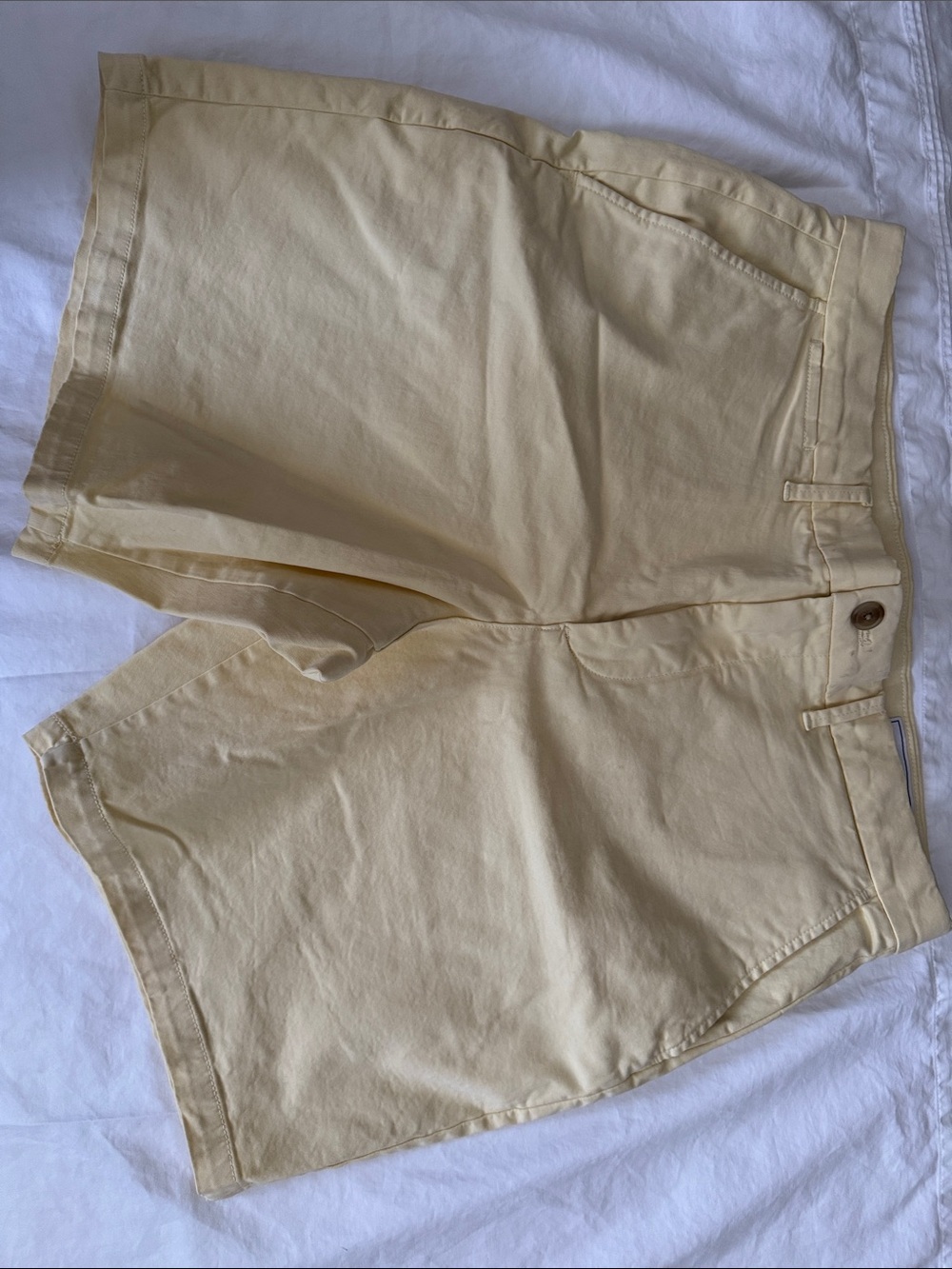 Gap Men’s Yellow 33”/8” Shorts